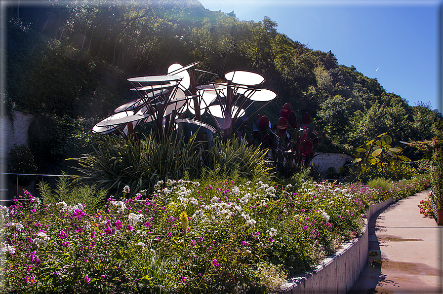 foto Giardini Trauttmansdorff - Giardino degli Innamorati e binocolo di Matteo Thun